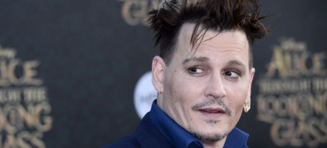 Johnny Depp Stokgolmda o'z vaqtini jozibali qoramag'izda o'tkazadi
