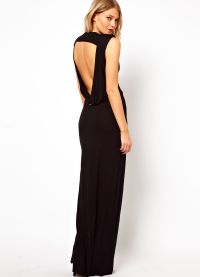 Zaminda ochiq kiyingan kiyim