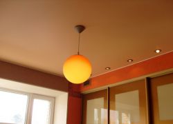 Oshxonada oshxona mato bilan qoplangan