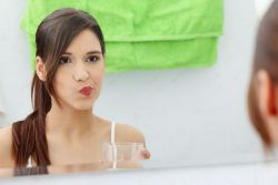 Tishni olishdan keyin og'zingizni yuvish uchun nima qilish kerak?