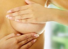 Xotinlarning ichki kiyimdagi uy vazifalari fotosuratlari