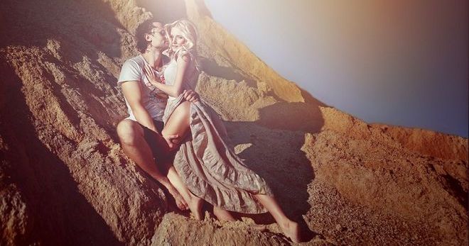 Rihanna yalangoch video Qishloq hammomida josuslik qilingan video