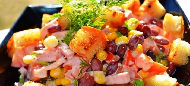 Tuxum va jo'xori bilan salat