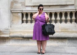 Qanday qilib qizlar katta dildolarni oz mushuklariga toldirishadi Porno chuqurligi