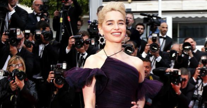 Patlıcan rangi: Emilia Klark, Kannda yangi "Star Wars" ning premerasida