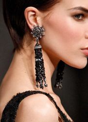 Qinning kirish qismida oq yaralar paydo boldi