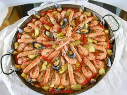 Dengiz mahsulotlari bilan Paella