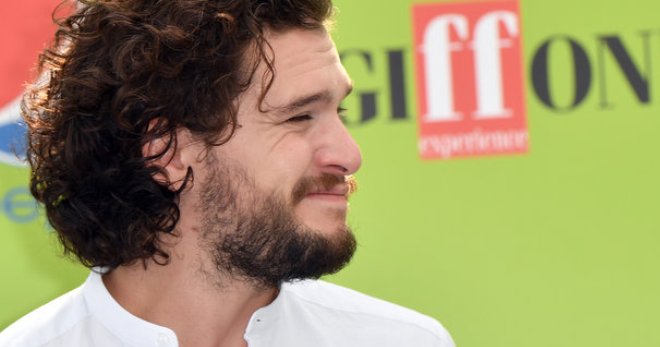 Nima uchun "taxt o'yini" da Jon Snow shlyapa kiymaydi?