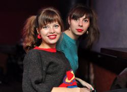 kokraklari osilgan yalangoch kampirlar Yashirin kamera masturbatsiyasi