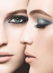 Kulrang ko'klar uchun qaysi soyalar mos bo'lishi mumkin?