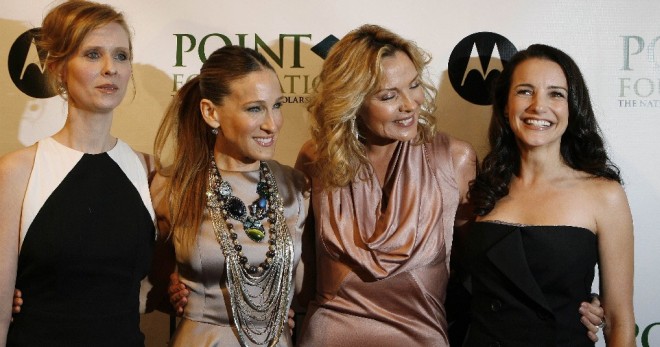 Chiroyli sexy yalangoch qizlar