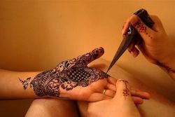 Mehendi qanday chizish kerak?